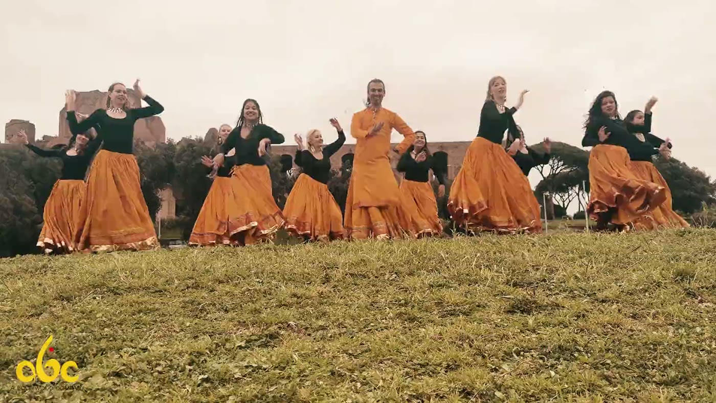 Rajvaadi Odhni — ABC company piece